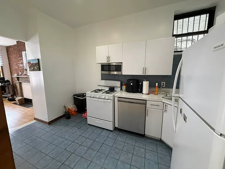 265 W 19th St #2E — Photo 12