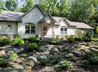 10910 Cedar Rd, Chardon, OH 44026