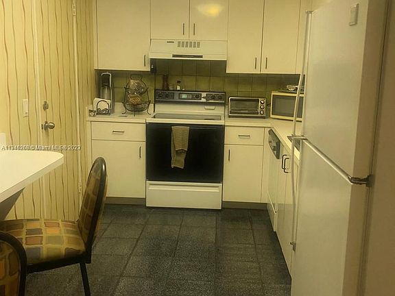 5th image of 10185 Collins Ave APT 1121