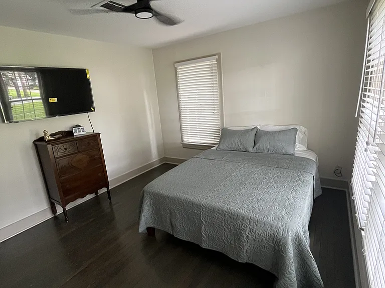 1003 Emerson St — Photo 5