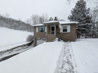 216 Danbury Dr, Syracuse, NY 13219