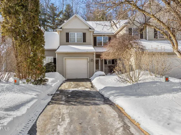 28 Donegal Way, Saratoga Springs, NY 12866