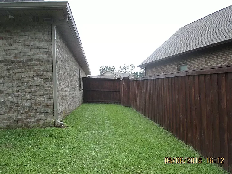 5020 Pretty Way — Photo 3