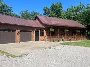 16363 Shipman Rd, Carlinville, IL 62626