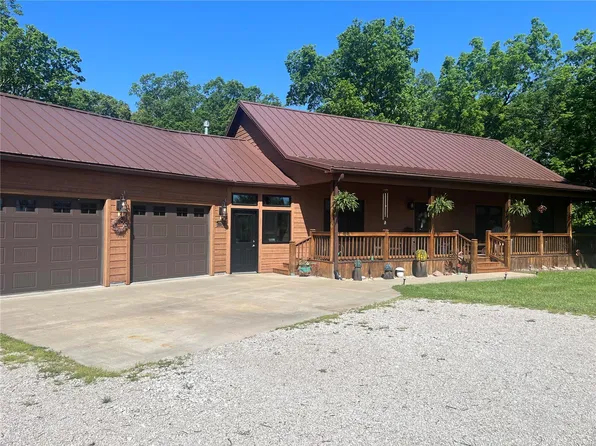 16363 Shipman Rd, Carlinville, IL 62626