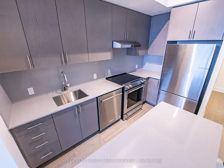 9000 Jane St #Penthouse 119 — Photo 21