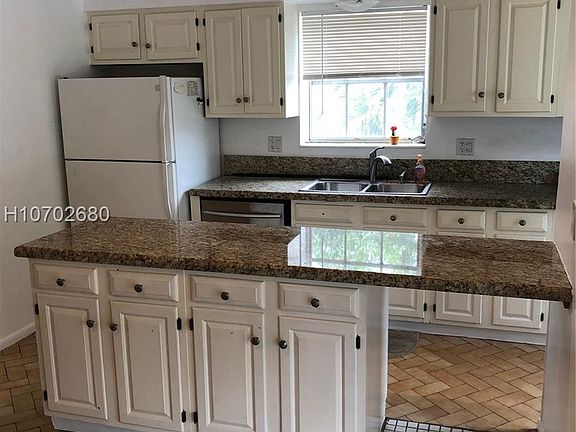 4th image of 3511 SW 21st St