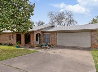 329 Broadmoor Dr, Fredericksburg, TX 78624