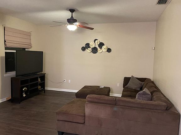 4th image of 465 Peter Pan Blvd #2