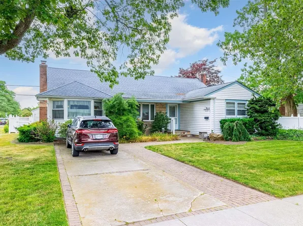 1223 Holly Road, Wantagh, NY 11793