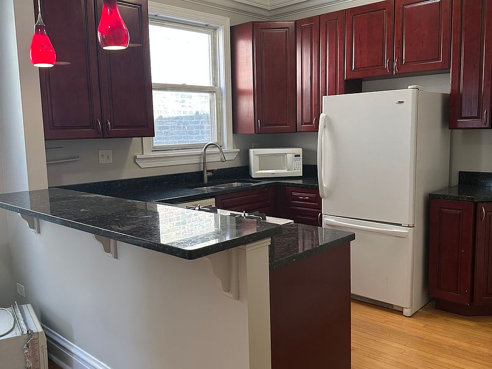 1st image of 121 W 1st St APT 5