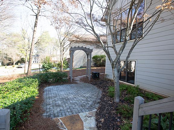 4th image of 9845 Summer Oaks Dr