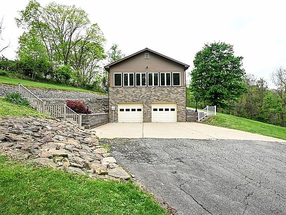 3rd image of 124 Dalton Ln