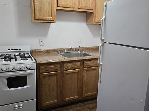 3rd image of 22651 Fox Ave APT C