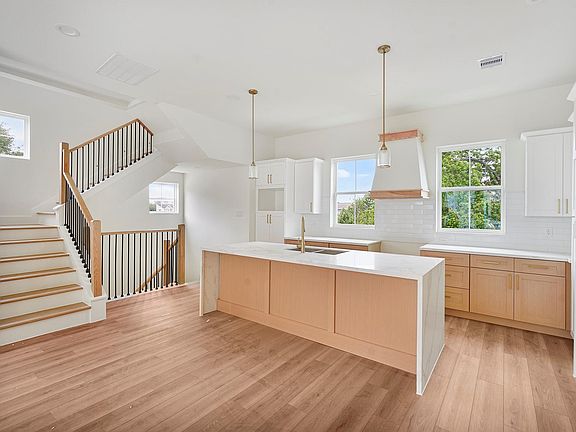3rd image of 1106 Weiss St