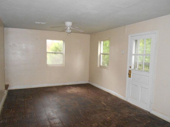4th image of 1322 Hillcrest Ave