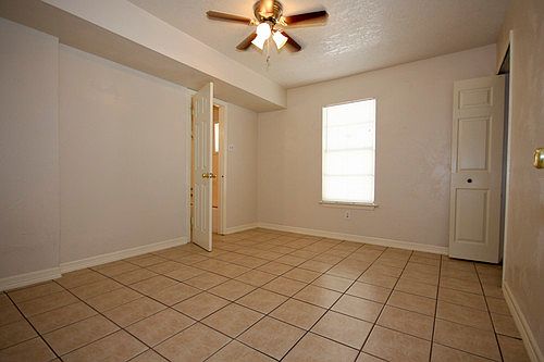 5th image of 125 Victor St APT 1