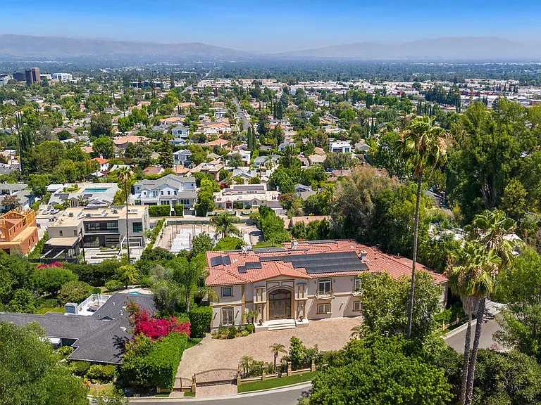 18047 Karen Dr — Photo 47