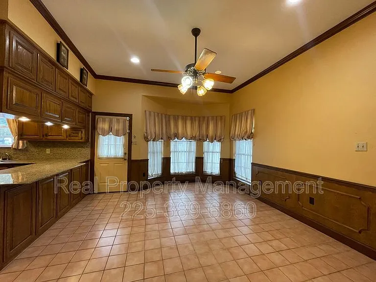 1022 Wooddale Blvd — Photo 8