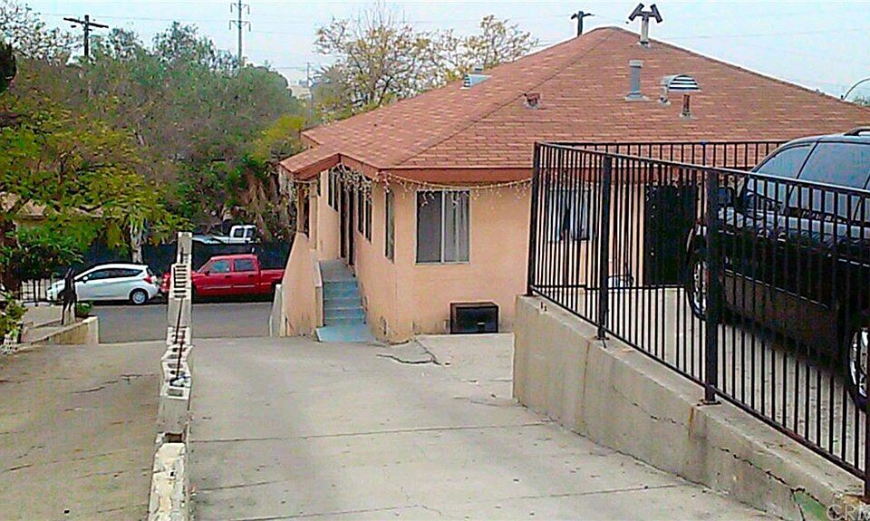 1st image of 2665 Dobinson St
