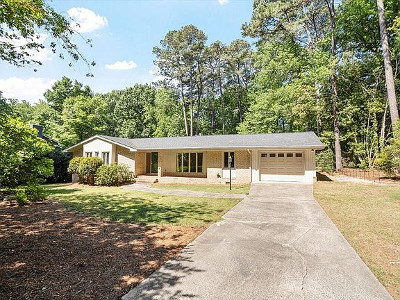 3rd image of 1621 Stonehurst Rd