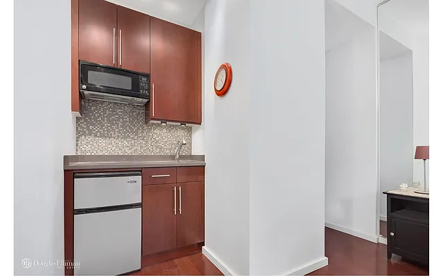 Rented by Douglas Elliman | media 8