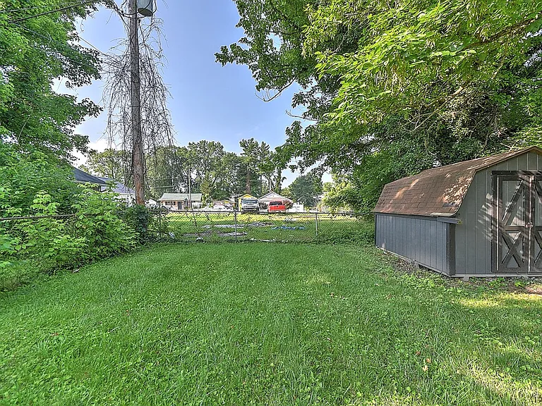 921 Elizabeth St — Photo 28