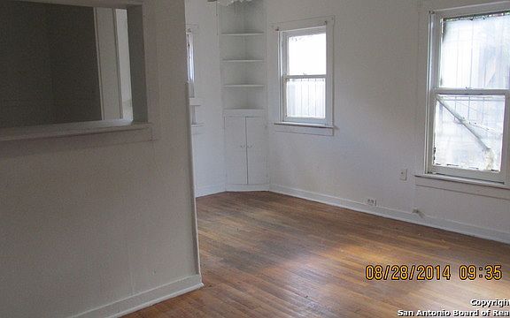 4th image of 1623 Santa Anna St