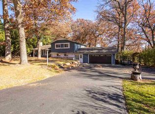 5447 McFarland Rd, Loves Park, IL 61111