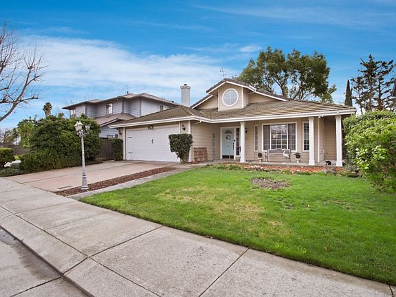3rd image of 9423 Tuscany Cir