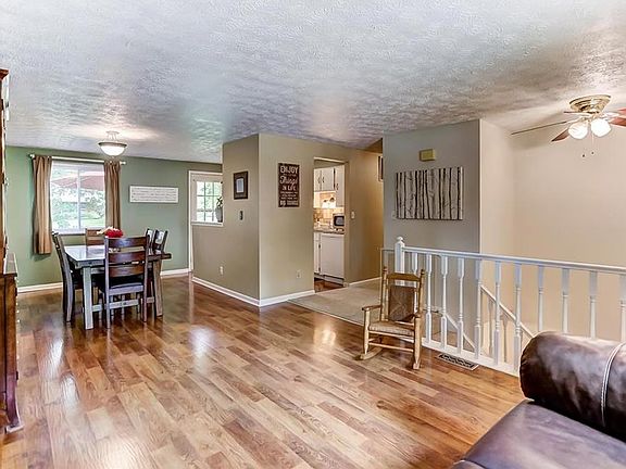 5th image of 2368 Windsor Village Dr