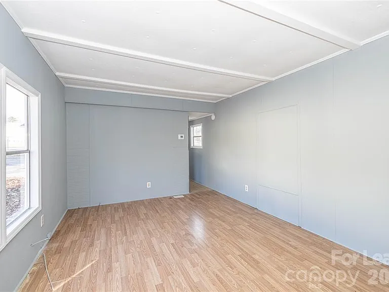 126 Poe Dr — Photo 13