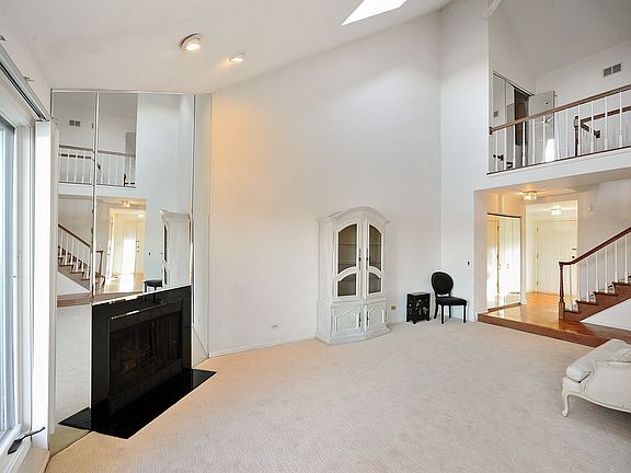 3rd image of 708 NE Picardy Cir