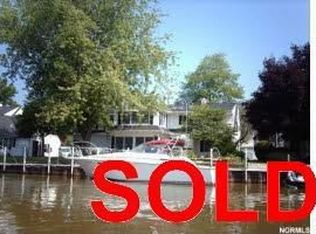5373 Willow Ln, Vermilion, OH 44089
