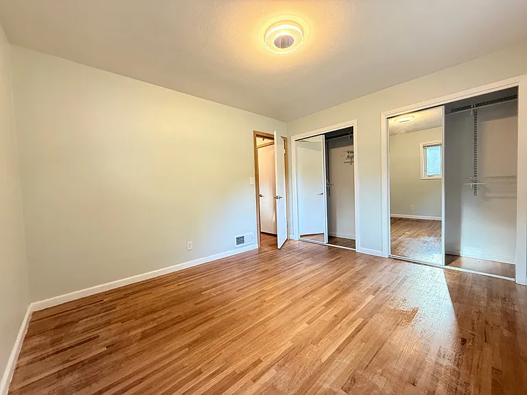 2704 W 28th St — Photo 11