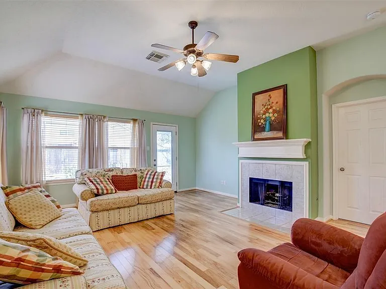 2608 Easton Springs Ct — Photo 11