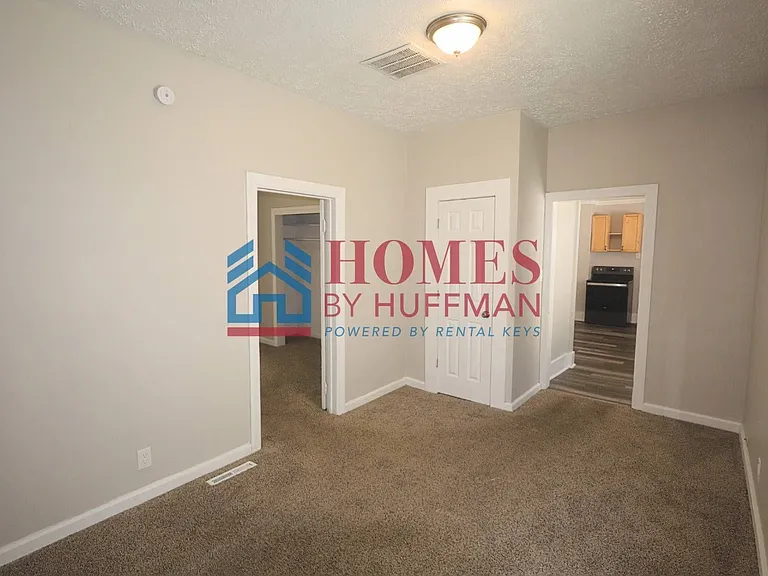 1728 E Illinois St — Photo 13