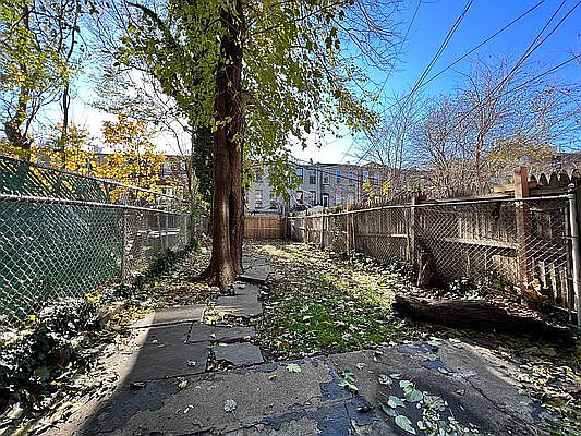 2nd image of 918 Lafayette Ave #2100