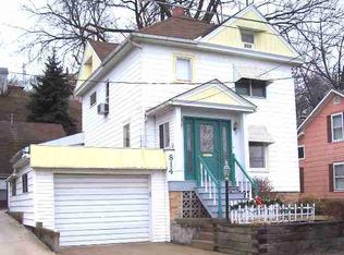 814-814 1/2 3rd St, Savanna, IL 61074