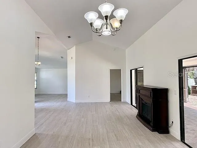 553 Walnut Grove Pl — Photo 8