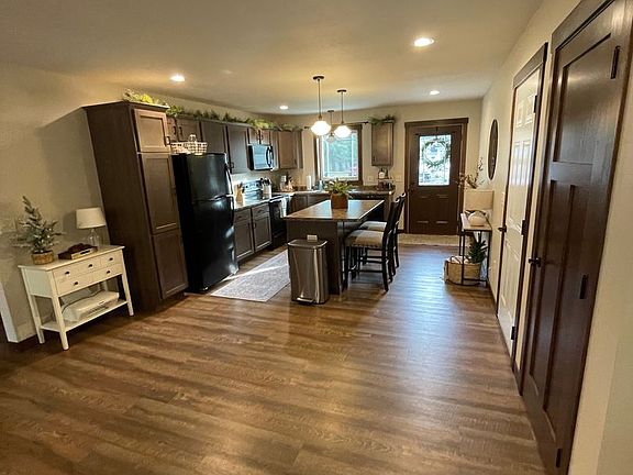 4th image of 122-124 Hickory Ln #122