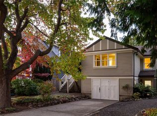 1692 Chandler Ave, Victoria, BC V8S 1N6