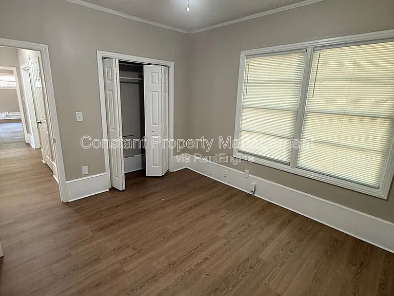 614 W Poplar St — Photo 17