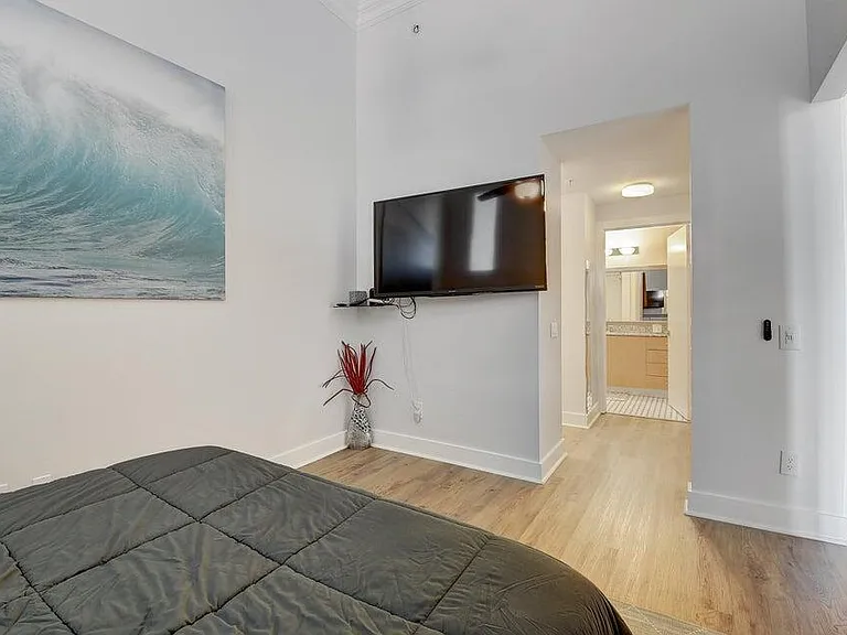 185 NE 4th Ave #210 — Photo 15