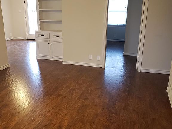 2nd image of 416 Lynn St