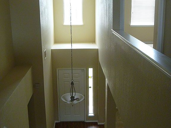 4th image of 1029 Magnolia Ln