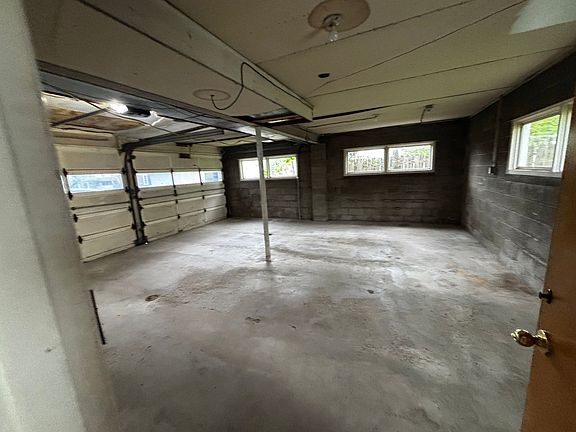 4th image of 322 Woodland Ave