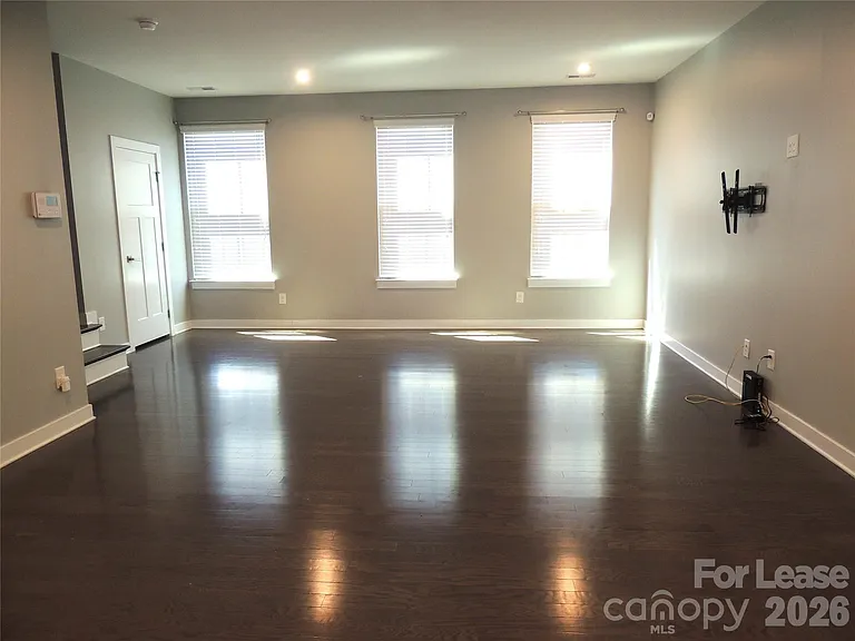 1912 Catkin Ln — Photo 3