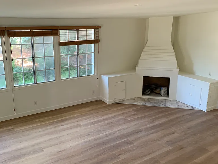 1405 Overhill Dr — Photo 2