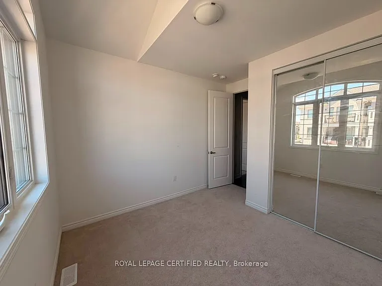 1514 Moira Cres — Photo 10
